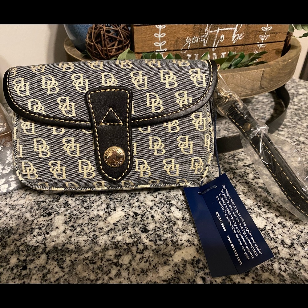 Dooney & Bourke wristlet